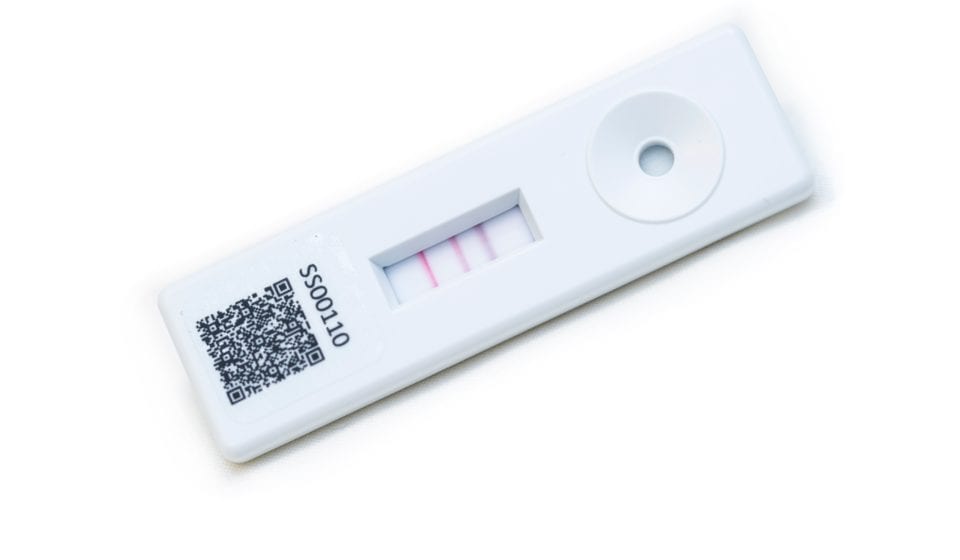 lateral flow rapid test using gold at its 2 test lines